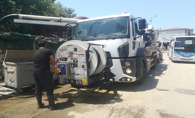 BÖLGEYE YARDIMA KOŞTU