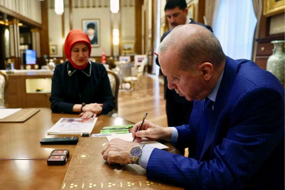 Kurban Vekaletini Kızılay’a Teslim Etti