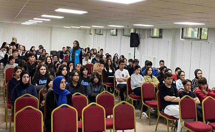 Gençlere ''Sosyal medya ahlakı'' Semineri