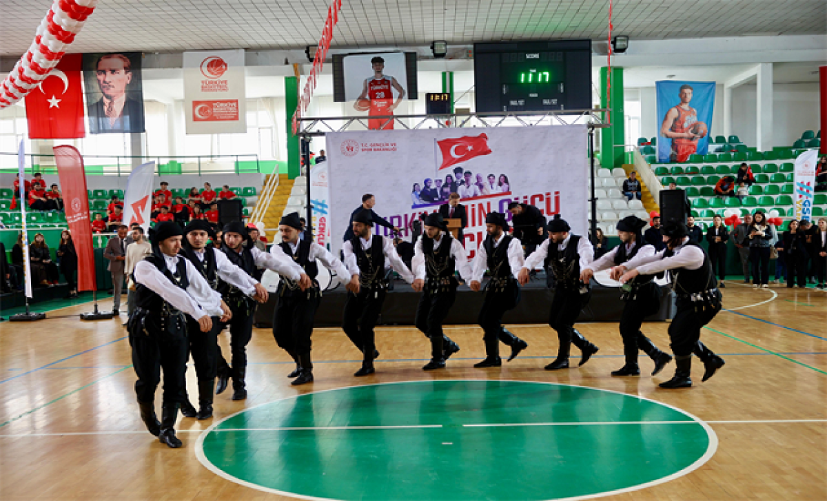 Giresun'da 19 Mayıs Atatürk'ü Anma, Gençlik ve Spor Bayramı Coşkuyla Kutlandı