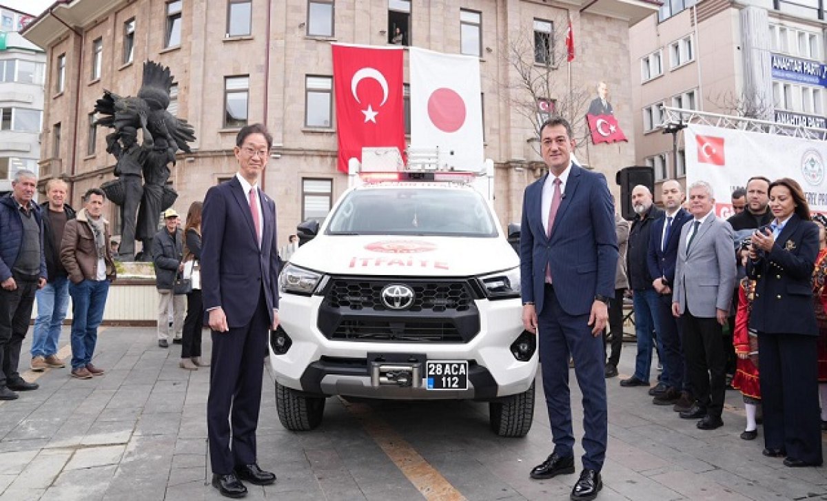 HİBE EDİLEN ARAÇ TESLİM TÖRENİNE KATILDI