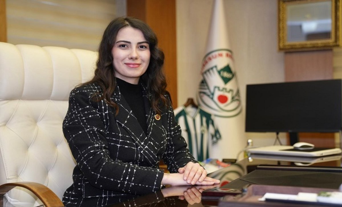 EN GENÇ BAŞKAN VEKİLİ KOLTUĞA OTURDU