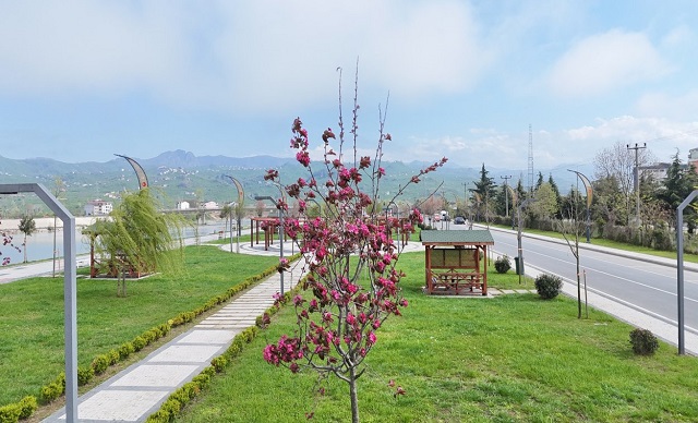 PARKLAR GÖZ KAMAŞTIRIYOR