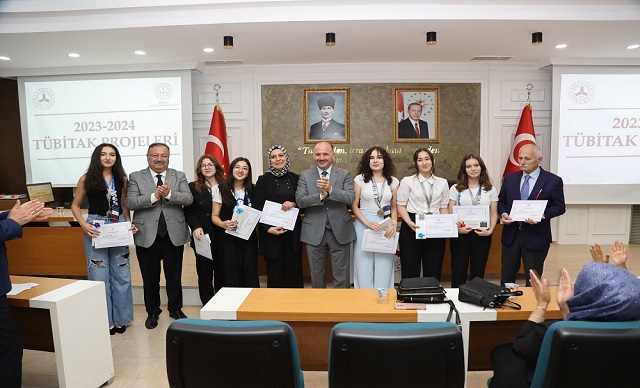 Başarılı Öğrencilere ve Eğitimcilere Ödül