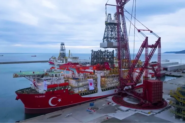 Yıldırım Derin Deniz Sondaj Gemisi Karadeniz’de