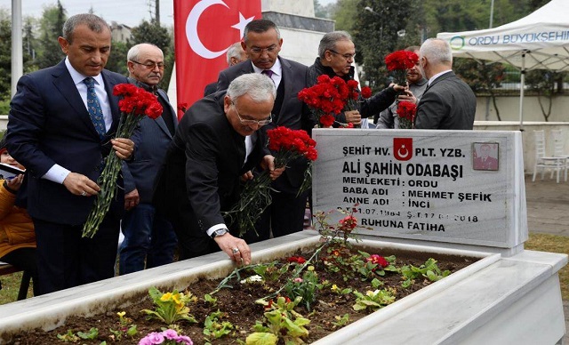 AREFE GÜNÜNDE ŞEHİTLİK ZİYARETİ