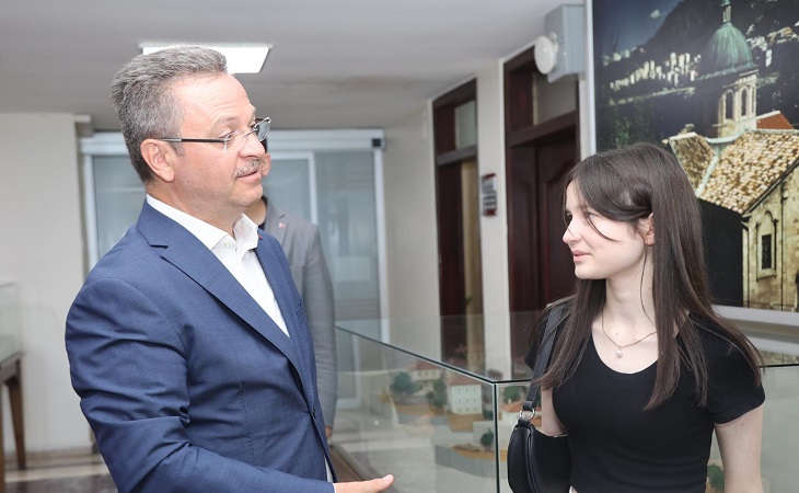 Ayşenaz Cebeci’yi Tebrik Etti