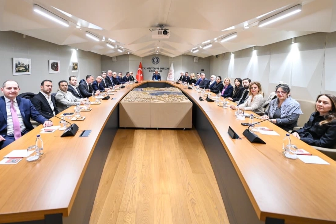 Bakan Ersoy’dan Türk Dizileri İçin Yeni Model