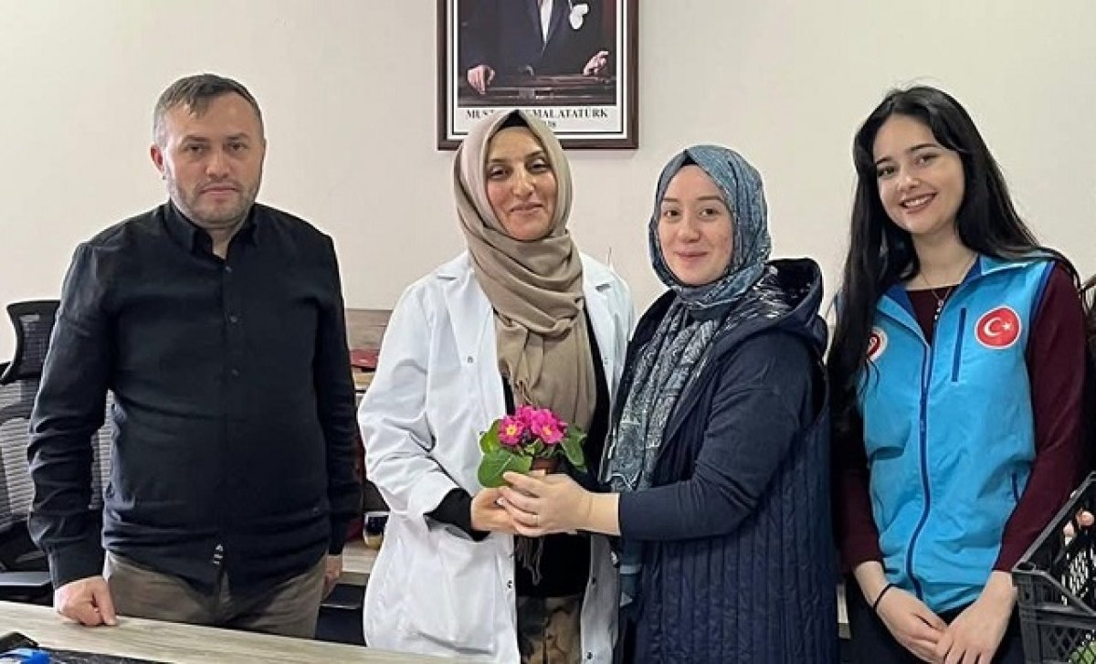 Müftülükten Esnaf ve Sağlık Çalışanlarına Çiçek