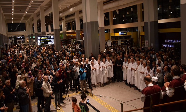 Dualarla Uğurlandı