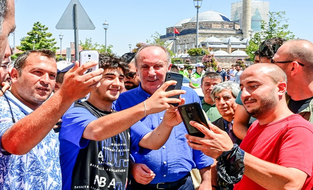 İNCE 6’LI MASAYA SESLENDİ