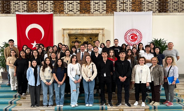 KONAL ÖĞRENCİLERİ MECLİS'TE AĞIRLADI