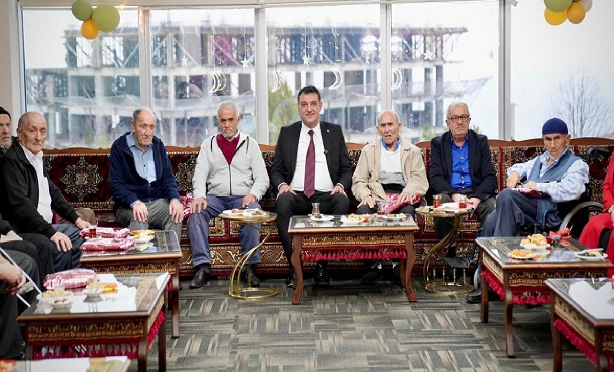 Yaşlı Bakım ve Rehabilitasyon Merkezi’ni Ziyaret Etti