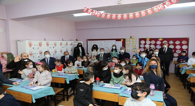 VALİ ÜNLÜ ''KİTAP OKUMANIN TAM VAKTİ''
