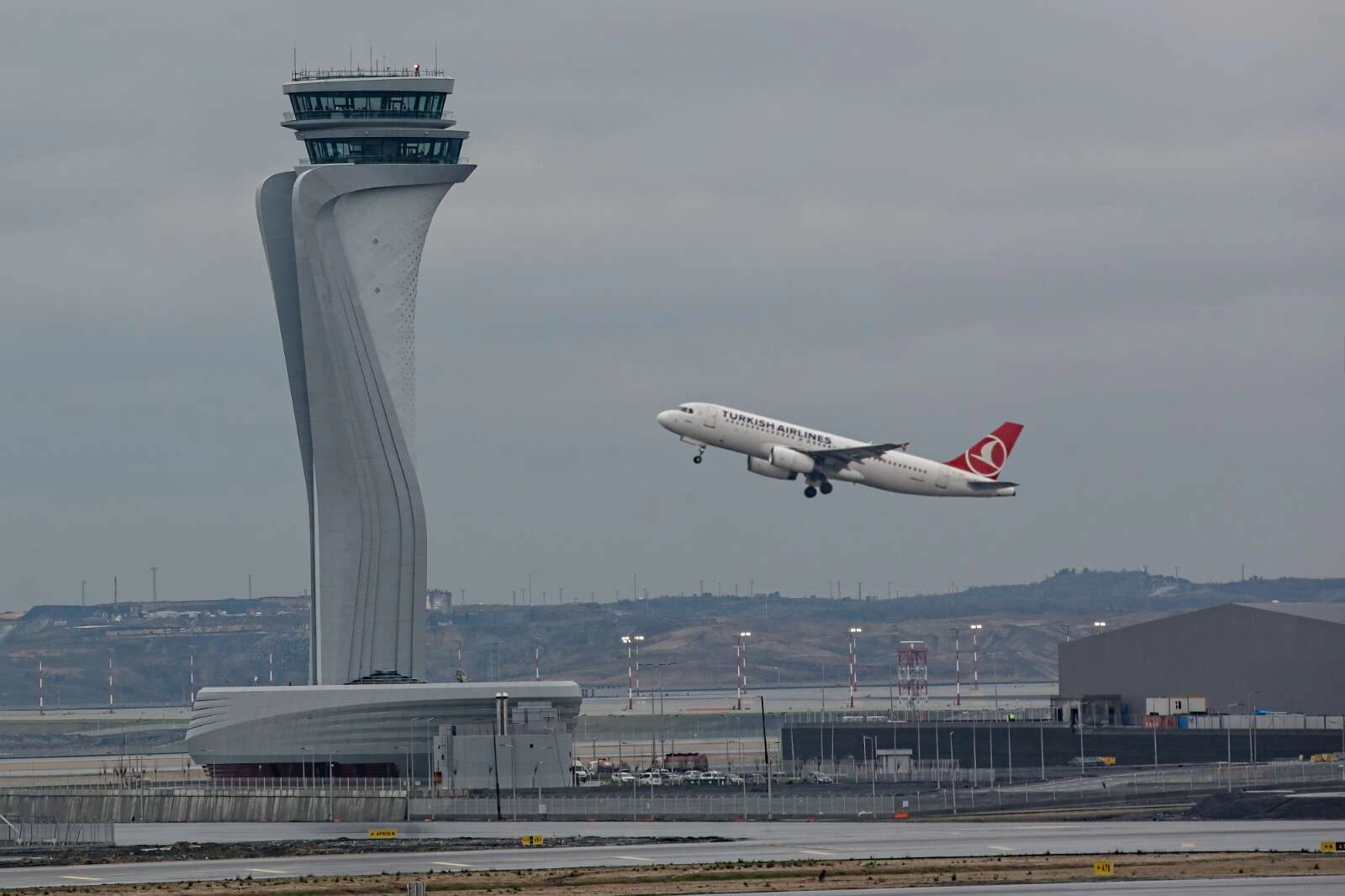 İstanbul Havalimanı’nda uçuş trafiğinde tarihi zirve